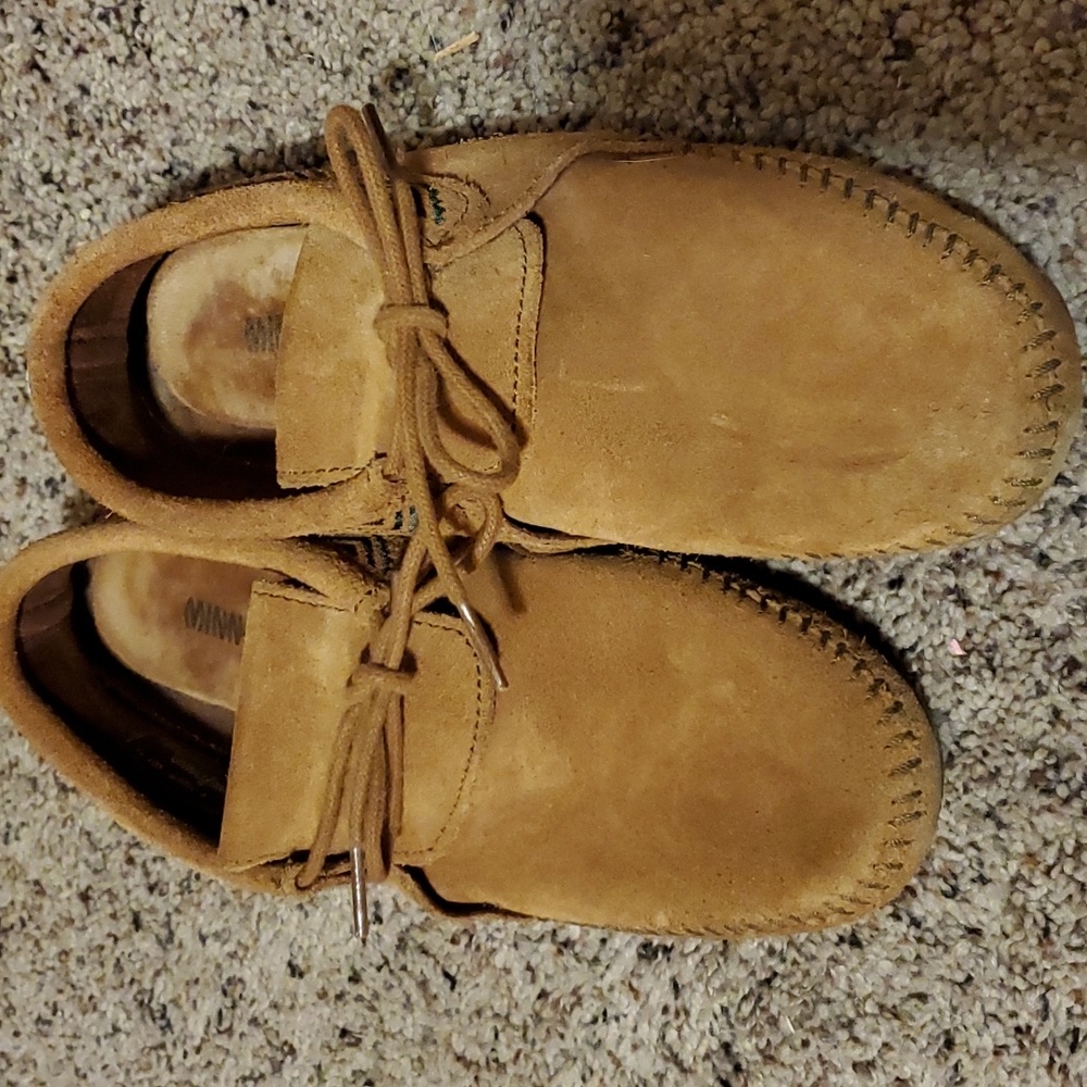 Minnetonka moccasins tie front